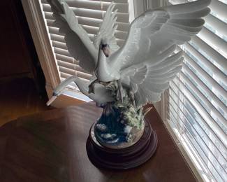 Lladro Porcelain Fiurine Swans Taking Flight