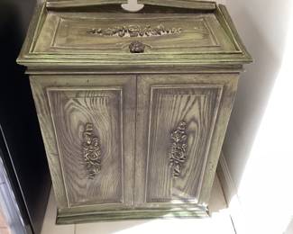 Vintage Faux Woodgrain Hamper