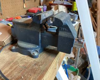 Bench Vise