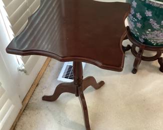 Vintage Bombay Mahogany Pedestal Table