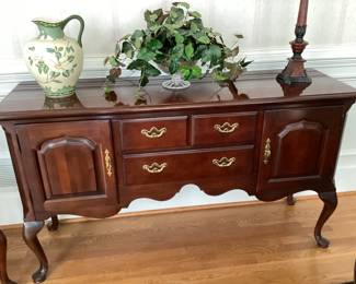 Thomasville Queen Anne Style Sideboard