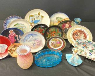 Souvenir Plates And Trays Includes 2 pcs from Russian Legends collection