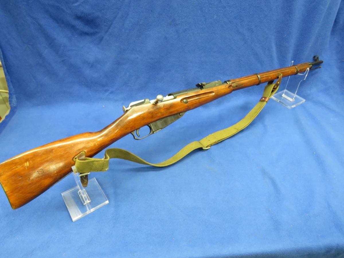 Lot 9. 1924 Russian 7.62 x 54R Mosin Nagant rifle with matching serial numbers 38644.