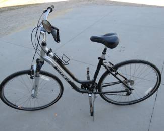 Lot 112. 18" Trek 21-speed bicycle