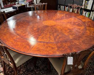 Table with leaves in 