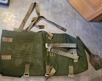 1 of 2 pictures - Vintage Military Parachutist's Weapons Pack