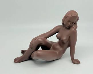 87 WomenPosingCeramicSculpture