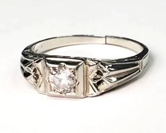 18K White Gold Diamond Ring