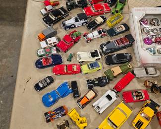 Die Cast Cars and Trucks (Matchbox, Hot wheel)