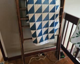 Wooden cloths rack, quilt blue and white