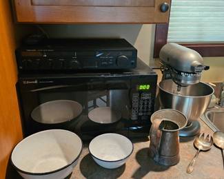 Mixing Bowls, Microwave, Kitchen Aid Mixer