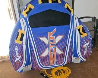 Water sports towable tube