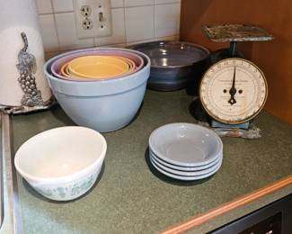 Pastel nesting ceramic bowls, Corning mixing bowl, Set of 4 small dessert bowls, Old world Kitchen Scale
