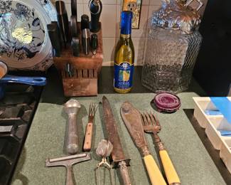 Antique Dinner Carving Set, Antique Large Carving Knife, Spring loaded Tea Ball. Assorted Cooking and Meal Prep Knife Set with Butcher Block holder.