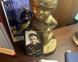 Tom Harmon, Heisman Trophy memorabilia with signed photo and signed on the bottom of the figurine.