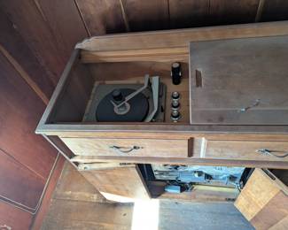 Reel to reel underneath