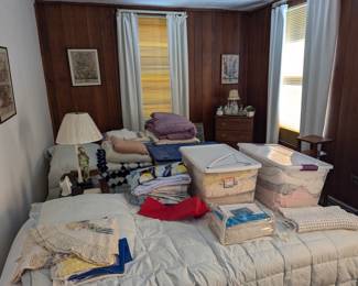 Linens, blankets & other bedding