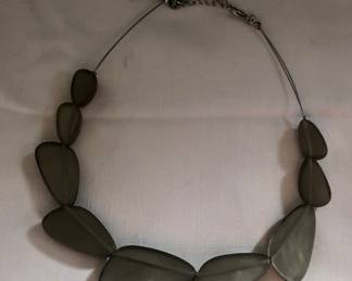 Adjustable from choker length to 18”