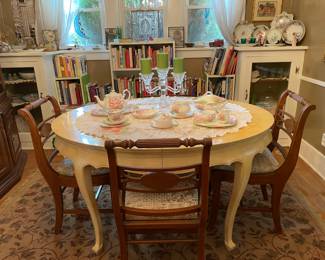 Dining room table with 2 leaves, set of 4 chairs
