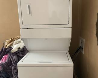Stacking washer and dryer