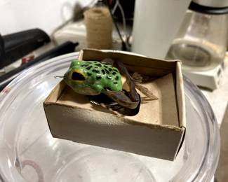 Vintage Jensen(?) Mechanical Leg-Kicking Frog Lure