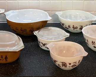 Vintage Pyrex Collection (many with lids)
