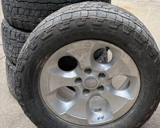 Set 4 JEEP Wheels & Tires 