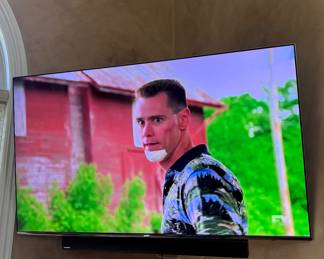 Samsung 65” Flatscreen TV w/ Soundbar (Excellent Picture Quality) 