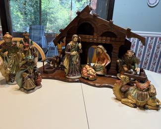 Ten (10) pc LARGE figures Vintage Porcelain Nativity Set Christmas *plus Stable