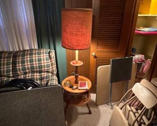 SIDE TABLE WITH LAMP