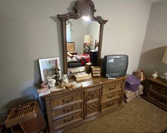 DRESSER W MIRROR