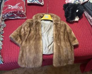 CARLETONS NATURAL BROWN MINK STOLE