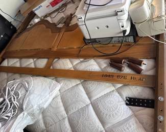 KING HEADBOARD AND ADJUSTABLE MATTRESS FRAME