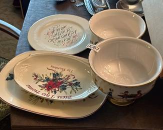 LOT OF CHRISTMAS SERVING PLATTERS , BOWLS , ETC
