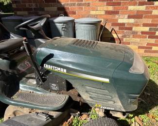 CRAFTSMAN RIDING LAWN MOWER