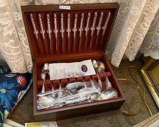 BOX OF ONEIDA FLATWARE