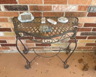 METAL TABLE AND GARDEN STONES