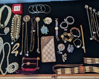 Jewelry, pearls, Gucci