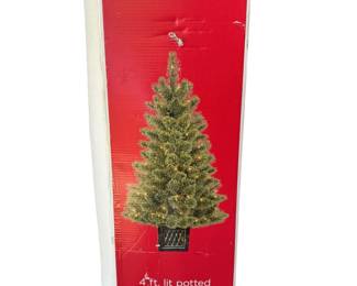 4ft Potted Tree