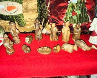 OLIVE WOOD NATIVITY SET