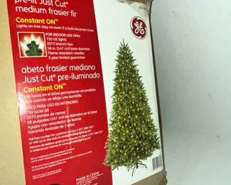 GE 7.5 ft PRE-LIT CHRISTMAS TREE IN BOX