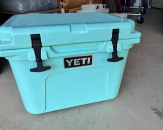 SMALL YETI COOLER