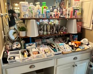 Lots of bathroom & beauty items & home health
