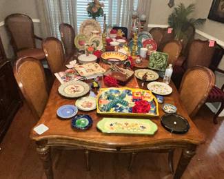 Matching dining table w/ leaves, table pads & chairs!