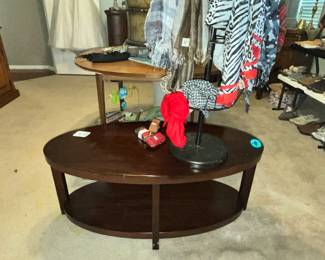 Oval coffee table
