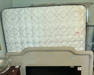 King size SEALY POSTUREPEDIC ADJUSTABLE BED