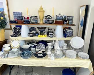 TABLE FULL OF BEAUTIFUL POLISH POTTERY!