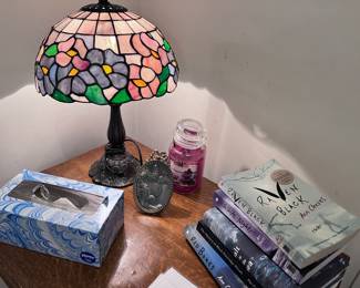 Vintage Tiffany-Style Stained Glass Table Lamp with Floral Pattern – Art Nouveau Accent Light, Red bones, white nights, raven black,