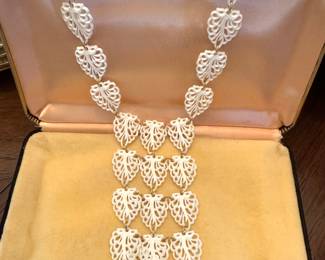 Ivory Celluloid Leaf Bib Necklace – Mid Century Carved Plastic Statement Jewelry
