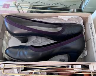 Vintage Navy Leather Pumps with Plum Trim – 1980s Frank Cramer Comfort-Flex Heels
